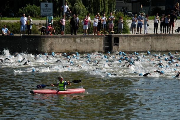 Regensburger-Triathlon-Schwimmstart